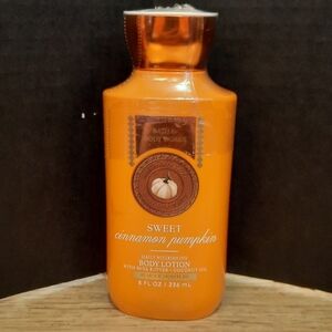 "SWEET CINNAMON PUMPKIN"  BATH AND BODY WORKS